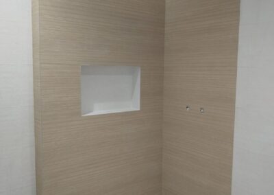Imagen OBRA-Revestimiento-Bano-Proyecto-Nuestro-Refugio-scaled
